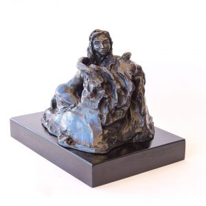 פסל של אישה